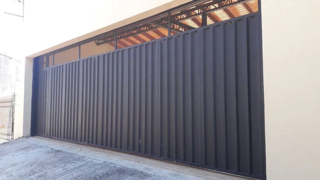 Portones fabricados por Metalúrgica Díaz en Pilar